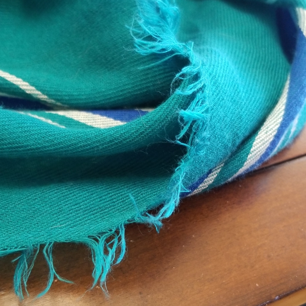 LARGE 💙💚 SHAWL/SCARF - Picture 7 of 8